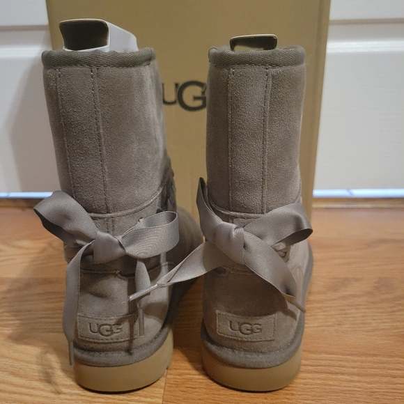 UGG - Picture 3 of 4